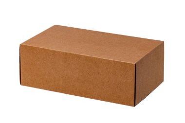 Kapalı kahverengi karton kutu veya beyaz arkaplanda kırpma yolu izole edilmiş kraft karton kutu. Paketlemeye uygun. Makro.