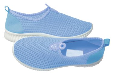 Mavi spor ayakkabı izole edildi. Beyaz arka planda izole edilmiş kadın spor ayakkabıları ya da spor ayakkabıları. Spor için modern ayakkabı tasarımı. Makro.