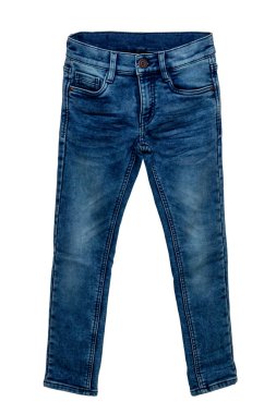 Kot pantolon. Modaya uygun koyu mavi kot pantolon ya da beyaz arka planda izole edilmiş erkekler için pantolon. Kesme yolu. Çocuklar yaz ve sonbahar modası. Ön görünüm.