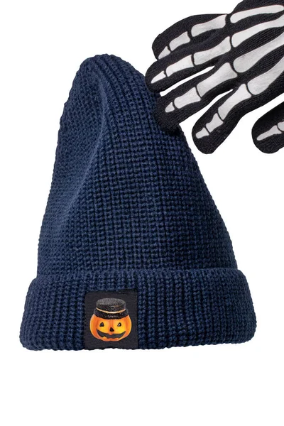 Оборудование Хэллоуина Крупный План Голубой Вязаной Шляпы Шапки Тыквенной Наклейкой — стоковое фото