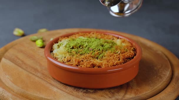 Kanafeh Traditional Middle Eastern Dessert Noodle Pastry Nuts Cheese Soaked — Videoclip de stoc