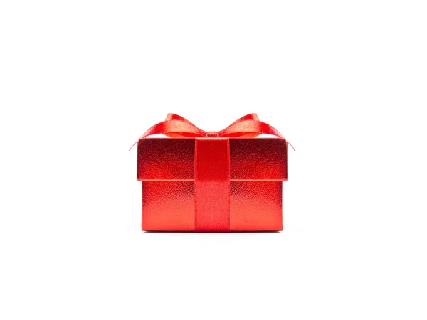 Caja de regalo roja sobre fondo blanco —  Fotos de Stock
