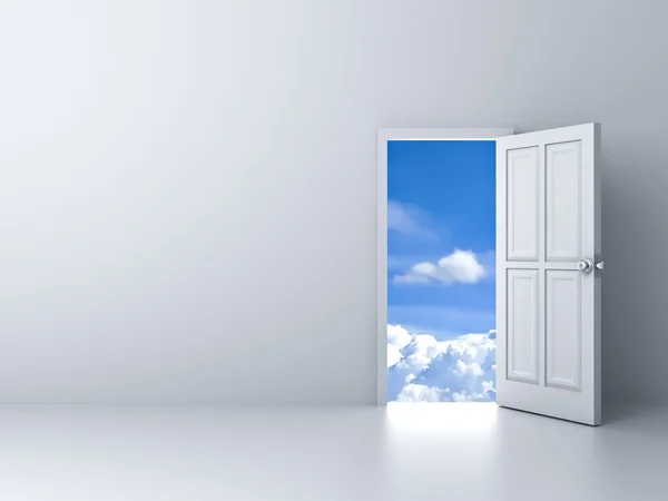 Puerta abierta al cielo azul con pared blanca vacía — Foto de Stock