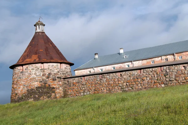 Solovetskij kloster. Nikolskaya tower — Stockfoto