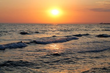 Okyanusun üzerinde gün batımı