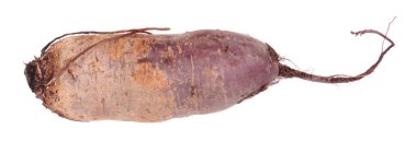 Beyaz arka plan üzerinde izole çiğ kırmızı pancar