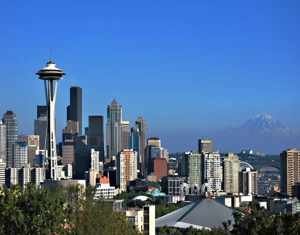 Seattle and Mount Rainier — Stock Photo, Image