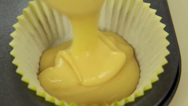 Filling Single Cup Cake — Stock Video