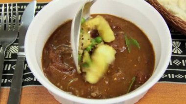 biftek sosu içine pappadum