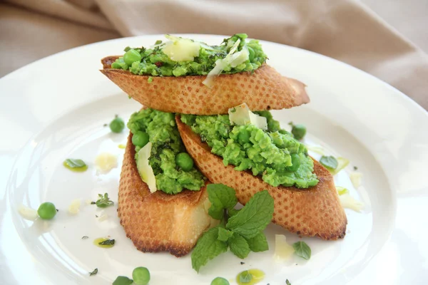 Green Pea Baguettes — Stock Photo, Image