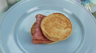 Benedict yumurtaları.