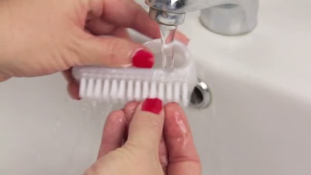 Cepillo de uñas — Vídeo de stock