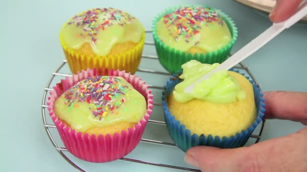 Icing Four Cup Cakes — Stock Video
