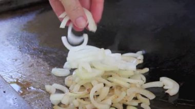 soğan Barbekü üzerinde kızartma