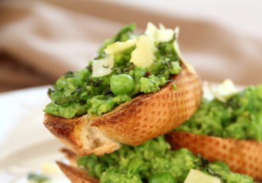 Yeşil bezelye tost