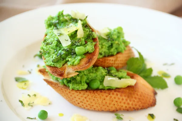 Peas On Toasty Bread — Stock Photo, Image