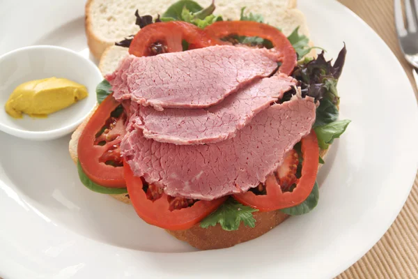 Mais-Rindfleisch-Sandwich — Stockfoto