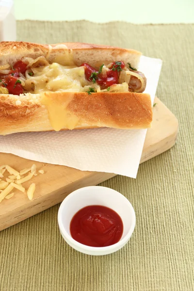 Geschmolzener Käse Hot Dog — Stockfoto