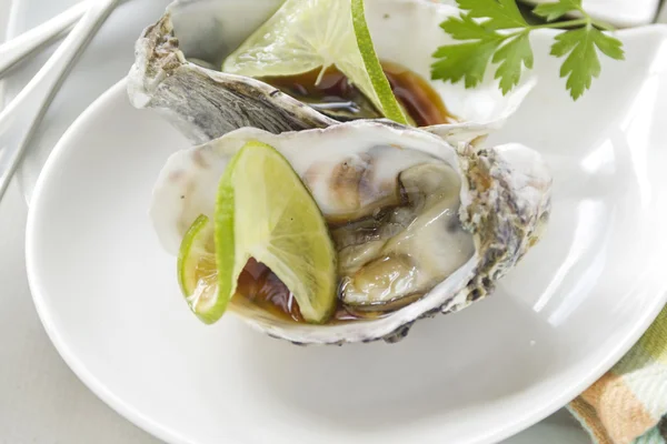 Lime And Soy Sauces Oysters — Stock Photo, Image