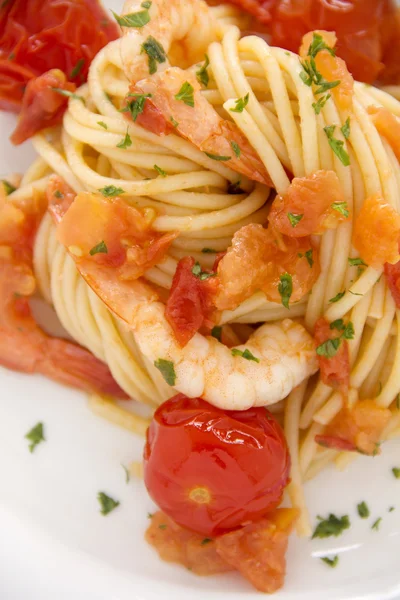 Pasta de tomate y camarones cereza . — Foto de Stock