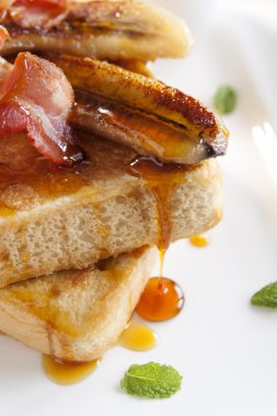 Damlama akçaağaç şurubu