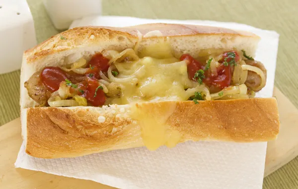 Hot Dog al formaggio fuso — Foto Stock