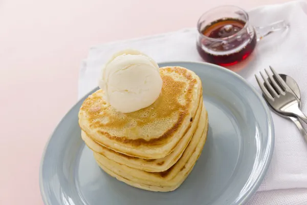 Herzförmige Pfannkuchen — Stockfoto