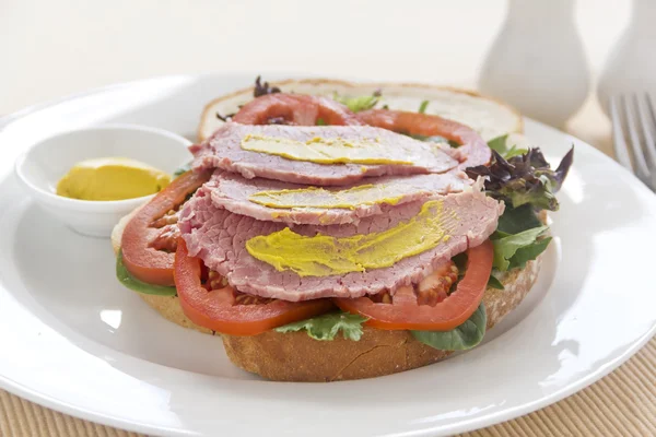 Mais-Rindfleisch-Sandwich — Stockfoto