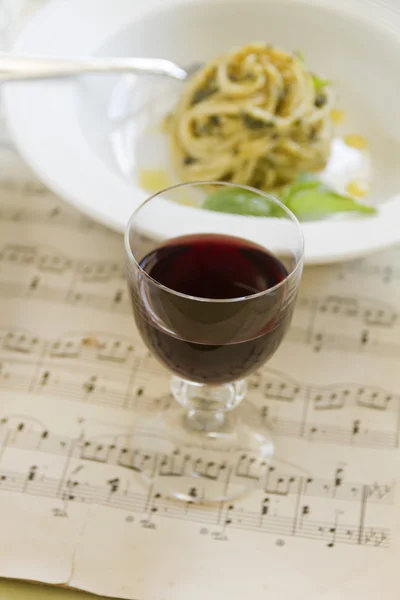 Rode wijn en pasta — Stockfoto