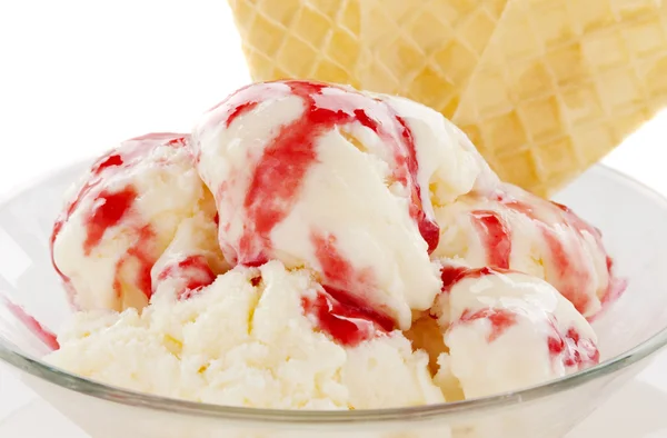 Helado con cobertura — Foto de Stock