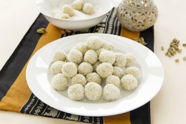 Hindistan cevizi Kakuleden burfi