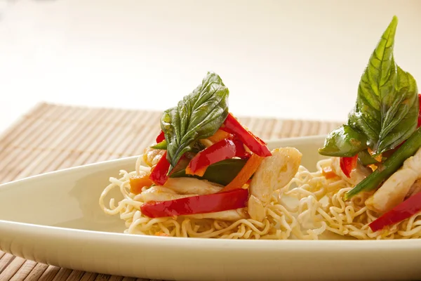 Chicken On Crispy Noodles — Stock Photo, Image