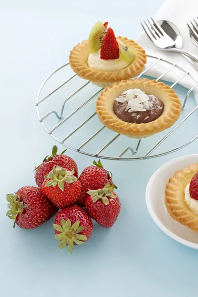 Cream And Chocolate Tarts — Stock Photo, Image