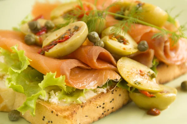 Salmon And Olives — Stock Photo, Image