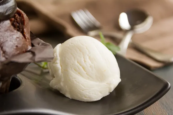 Ice-Cream egy Muffin — Stock Fotó