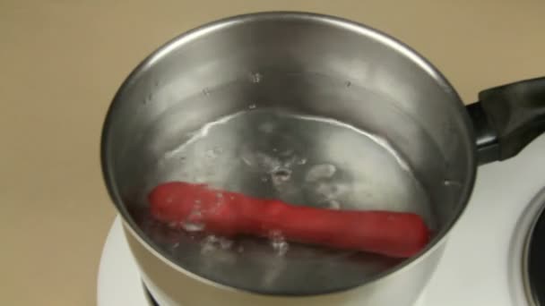 沸腾的香肠 — 图库视频影像