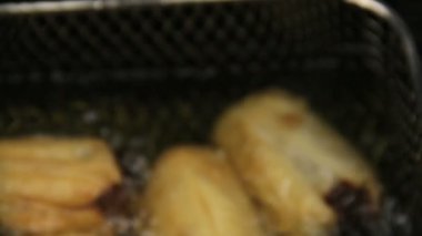 sonra dışarı alınır net, altın dim toplamlarının sepet drenaj sarsılmış.