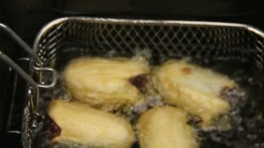 sonra dışarı alınır net, altın dim toplamlarının sepet drenaj sarsılmış.