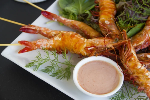 Grilled Skewered Shrimps — Stock Photo, Image