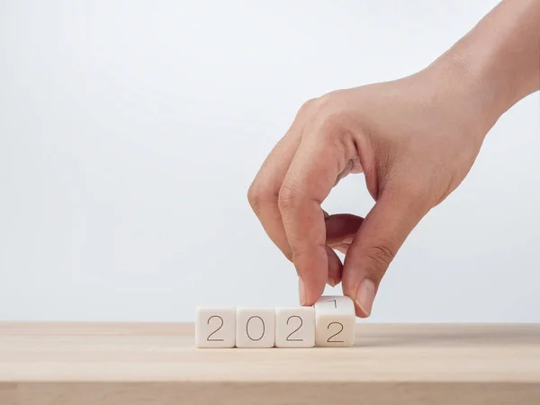 Καλή Χρονιά 2022 Βασική Ιδέα Κοντινό Πλάνο Χέρι Flipping Ξύλινα — Φωτογραφία Αρχείου