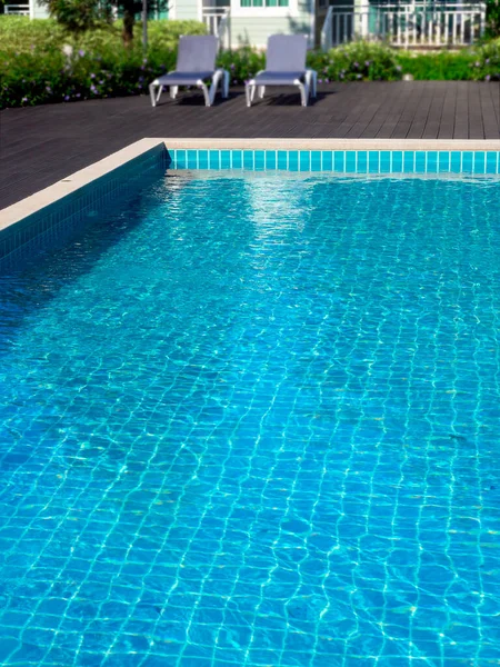 Zwembad Met Schoon Helder Water Verticale Stijl Niemand Vierkant Zwembad — Stockfoto