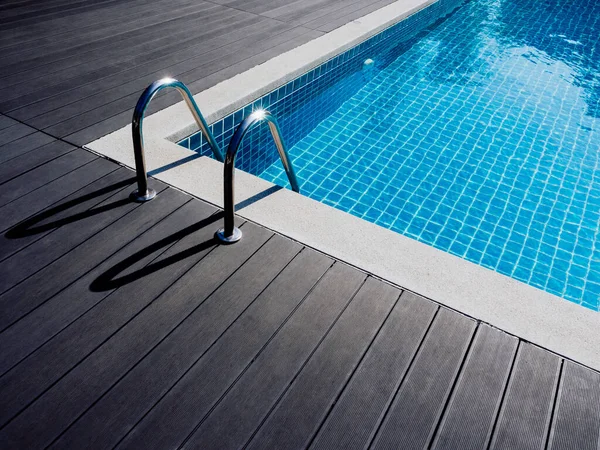 Stenen Rand Frame Het Plein Zwembad Met Schoon Helder Water — Stockfoto