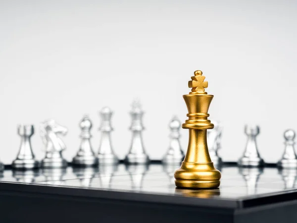 Golden King Chess Piece Standing Chessboard Corner Front Many Silver — Stockfoto