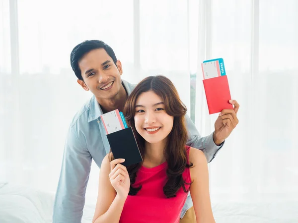 Paar Reisende Glücklichen Urlaub Sommerurlaub Flitterwochen Konzept Lächelndes Asiatisches Paar — Stockfoto