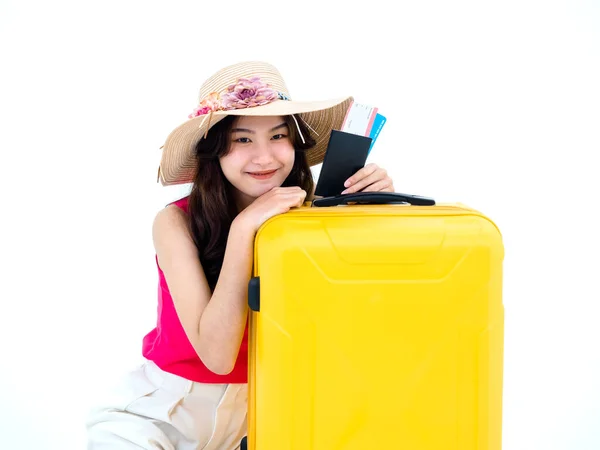 Vacker Glad Asiatisk Kvinna Rosa Ärmlös Skjorta Och Strand Hatt — Stockfoto