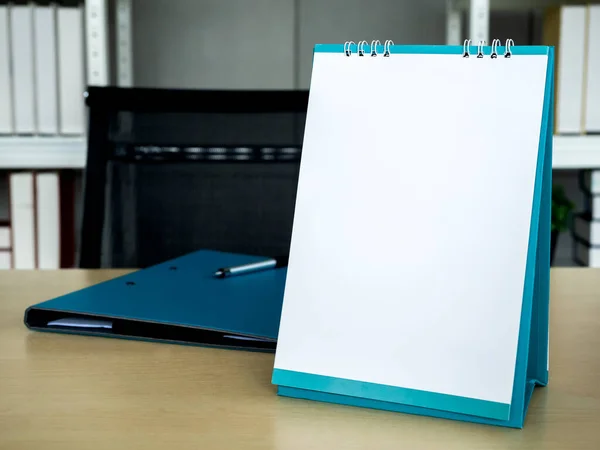 White Blank Desktop Flip Top Calendar Template Vertical Style Document — Photo