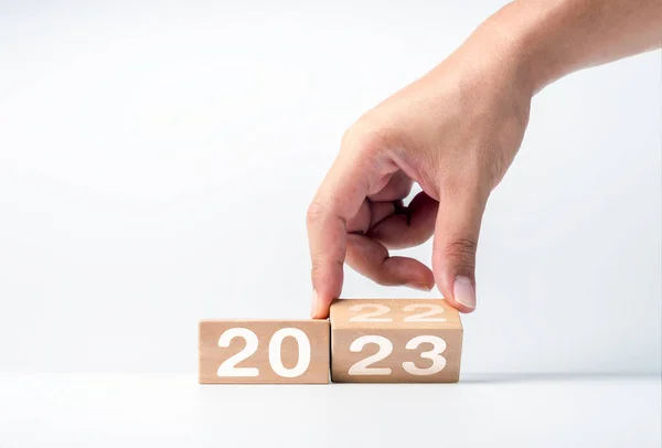 Close Hand Flipping 2022 2023 Year Numbers Calendar Wooden Cube — 图库照片