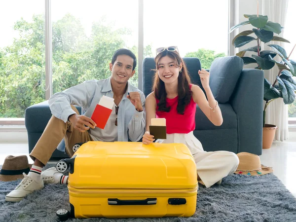 Happy Asian Couple Ready Trip Young Man Woman Smile Raising — Zdjęcie stockowe