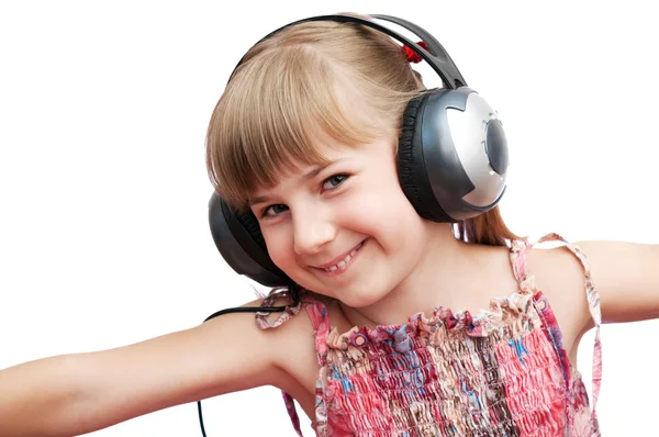 La chica sonriente sostiene los auriculares — Foto de Stock