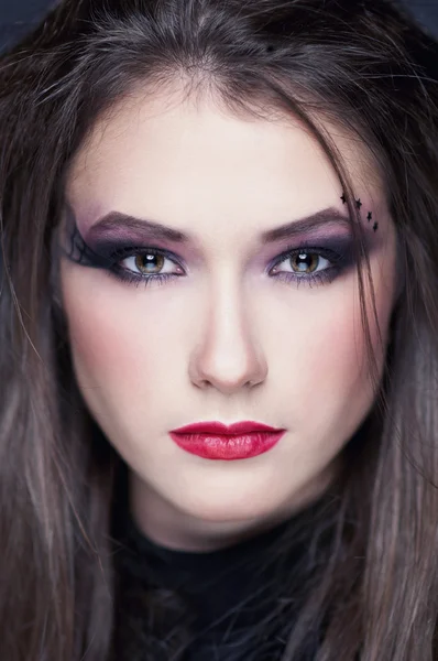 Hermosa chica con el estilo de maquillaje halloween — Foto de Stock